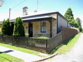 Гостиница Apple Tree Cottage  Миттагонг
